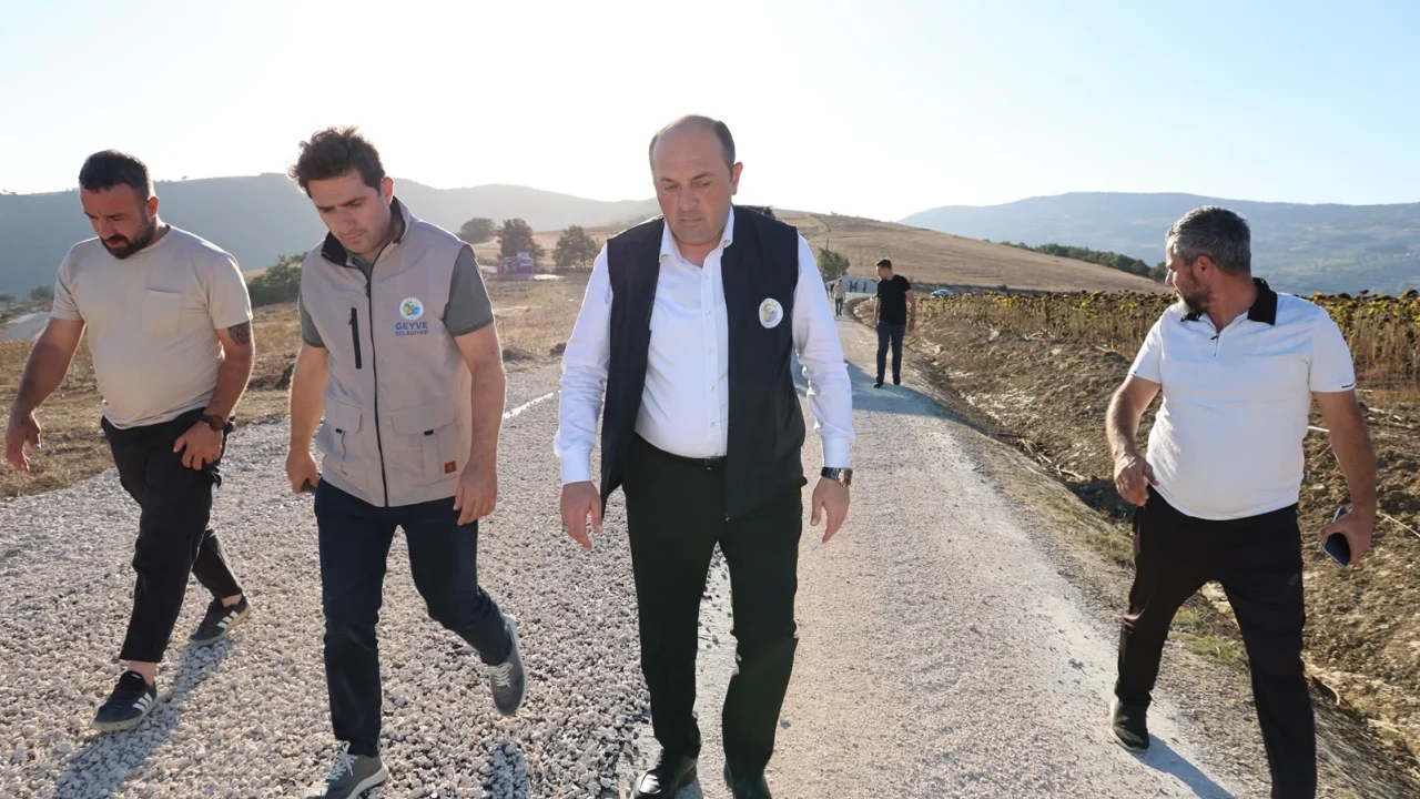 Sakarya Geyve'de soğuk asfalt mesaisi