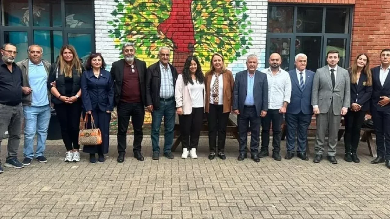 Semra Dinçer Londra’da CHP İngiltere Birliği üyeleriyle buluştu