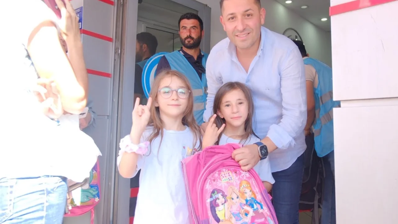 Ülkü Ocakları Kayseri İl Başkanlığı'ndan 5 bin öğrenciye kırtasiye desteği