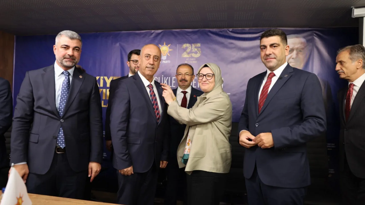 YRP Mardin İl Başkanı Mahmut Özer AK Parti’'e katıldı 