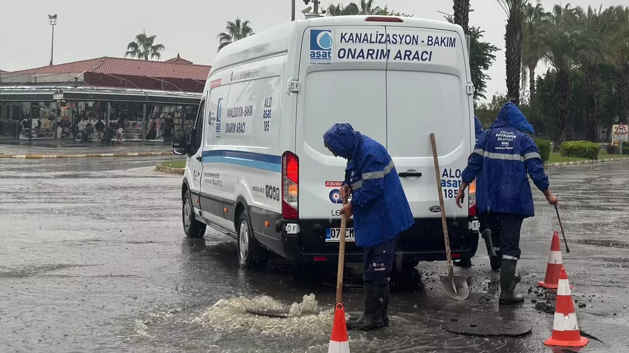Antalya Büyükşehir yağmur teyakkuzunda! 464 personel sahada