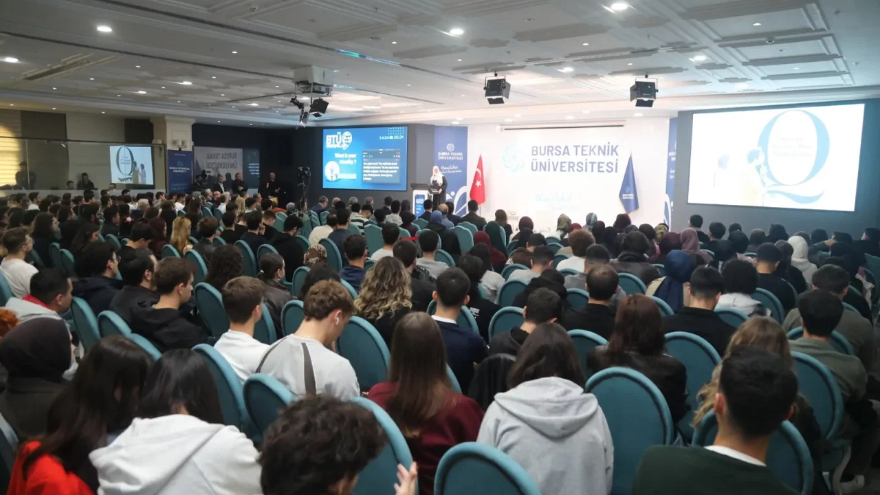 BTÜ’nün konuğu Lauren Booth: Kimlik bu dünyadaki en değerli varlığınızdır