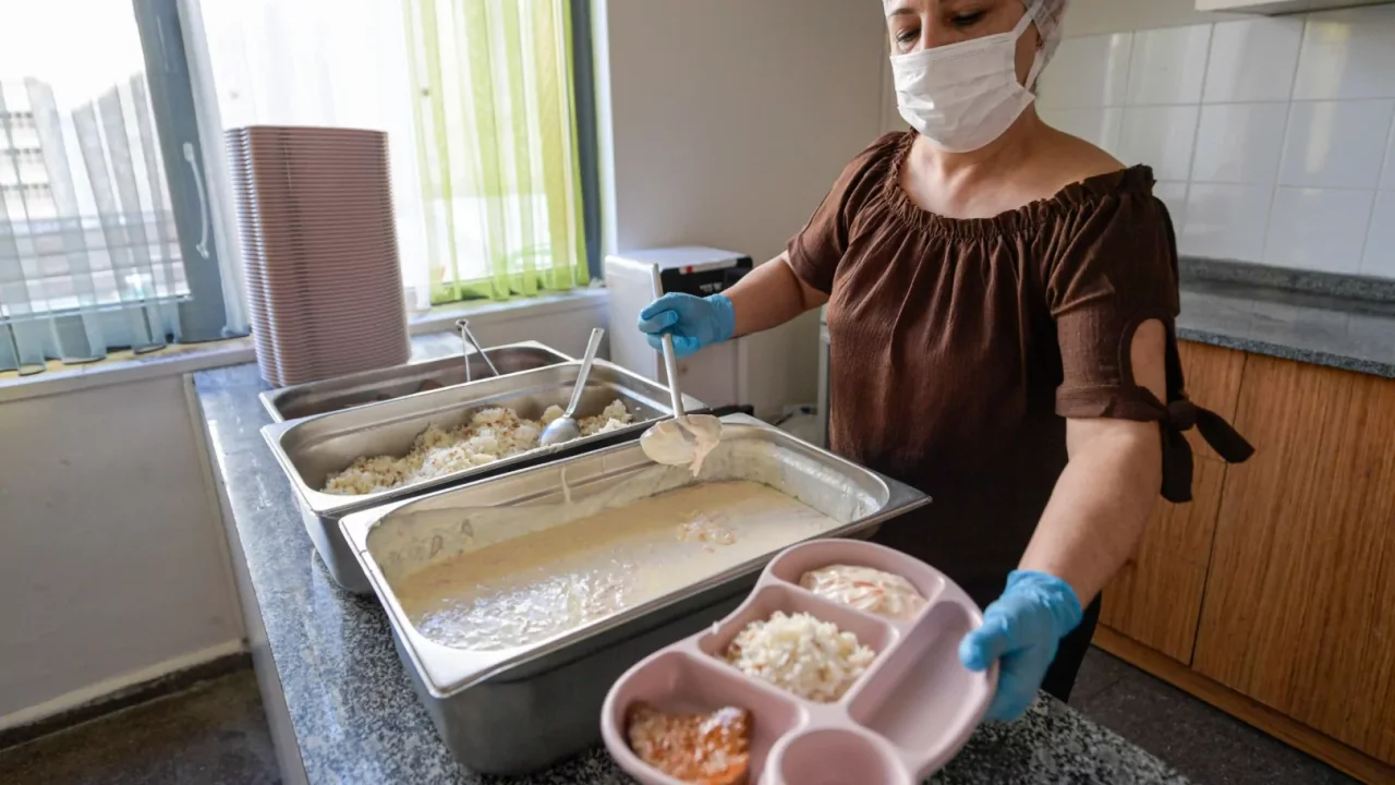 Büyükşehir Yuvamız İzmir’deki minikleri unutulmuyor