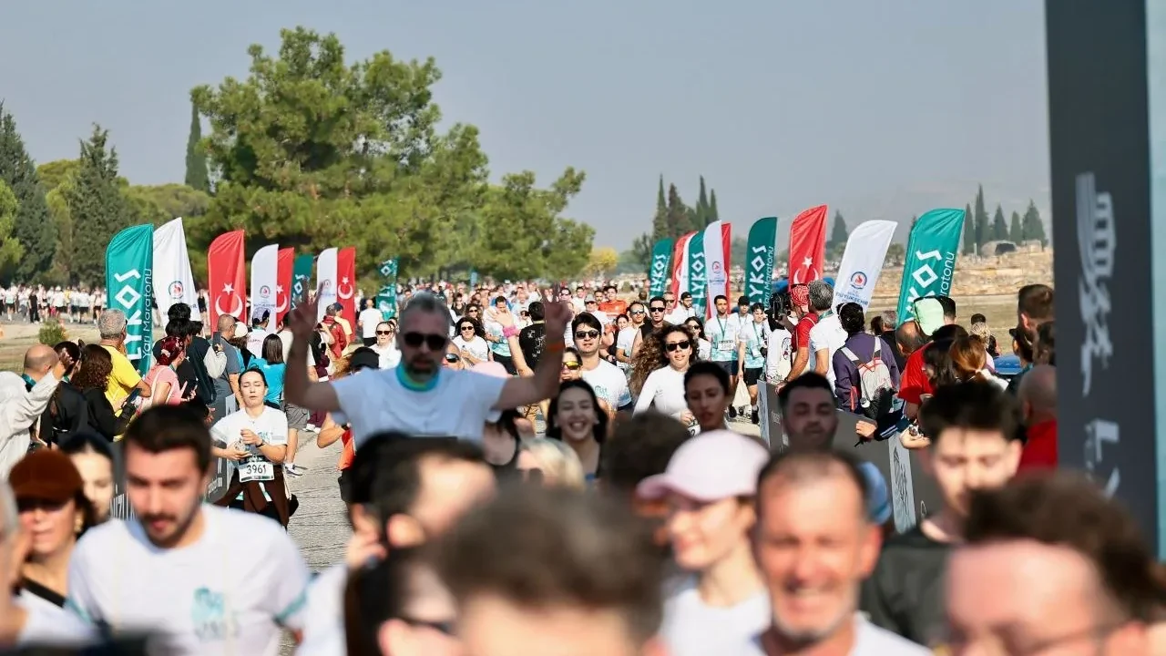 Denizli’de Lykos Yarı Maratonu rekoru! 20 bin kişi Pamukkale’de buluştu