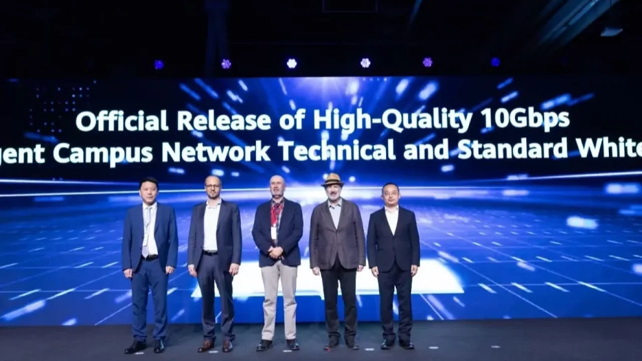HNS 2026 | Huawei ve sektör kuruluşları, Avrupa'da yüksek kaliteli 10 Gbps Akıllı Kampüs Ağı Teknik ve Standart Beyaz kitabını yayınladı