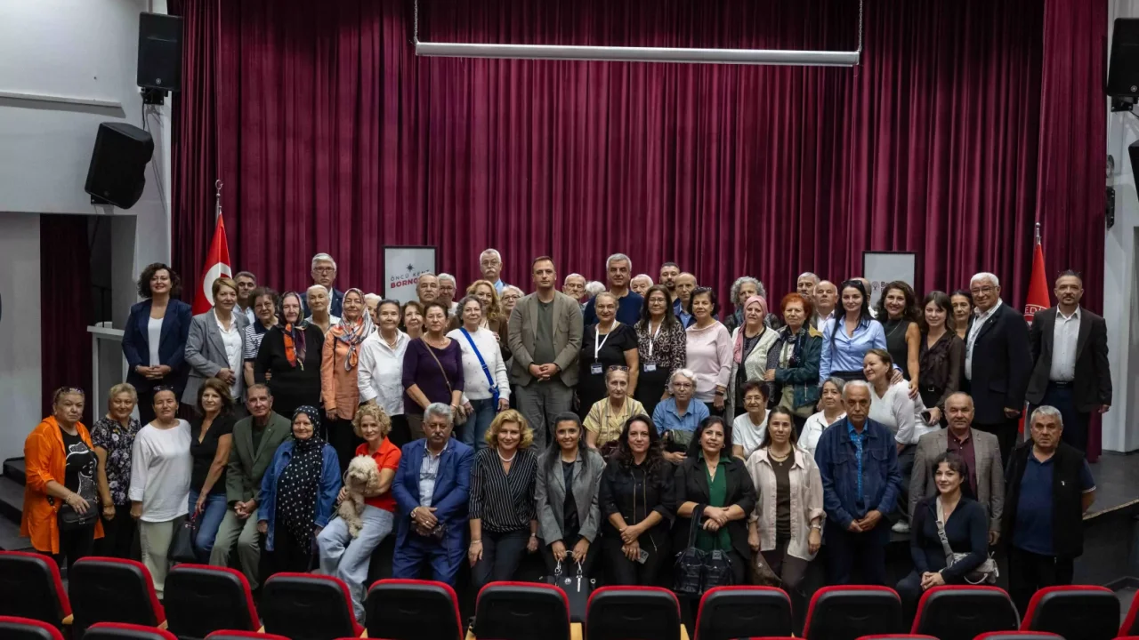 İzmir'de Bornova 3. Yaş Üniversitesi yeni döneme başladı