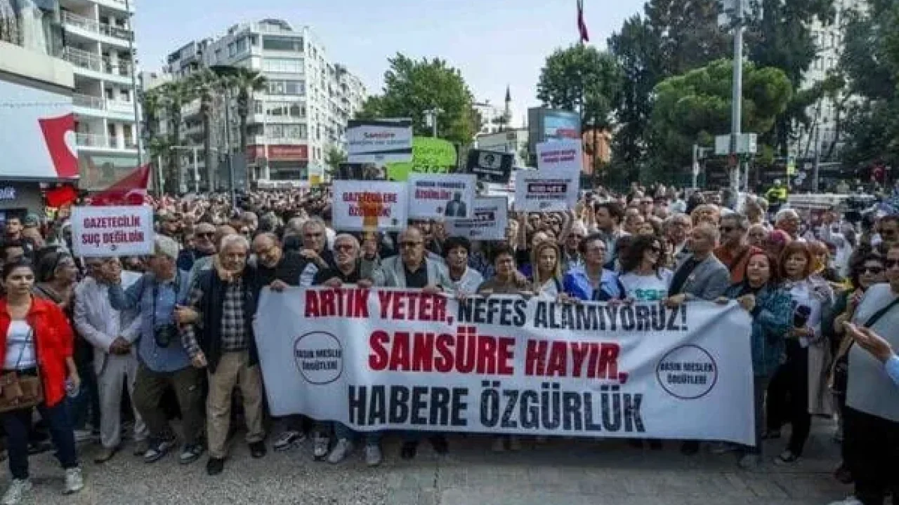 İzmir’den basın özgürlüğüne halk desteği