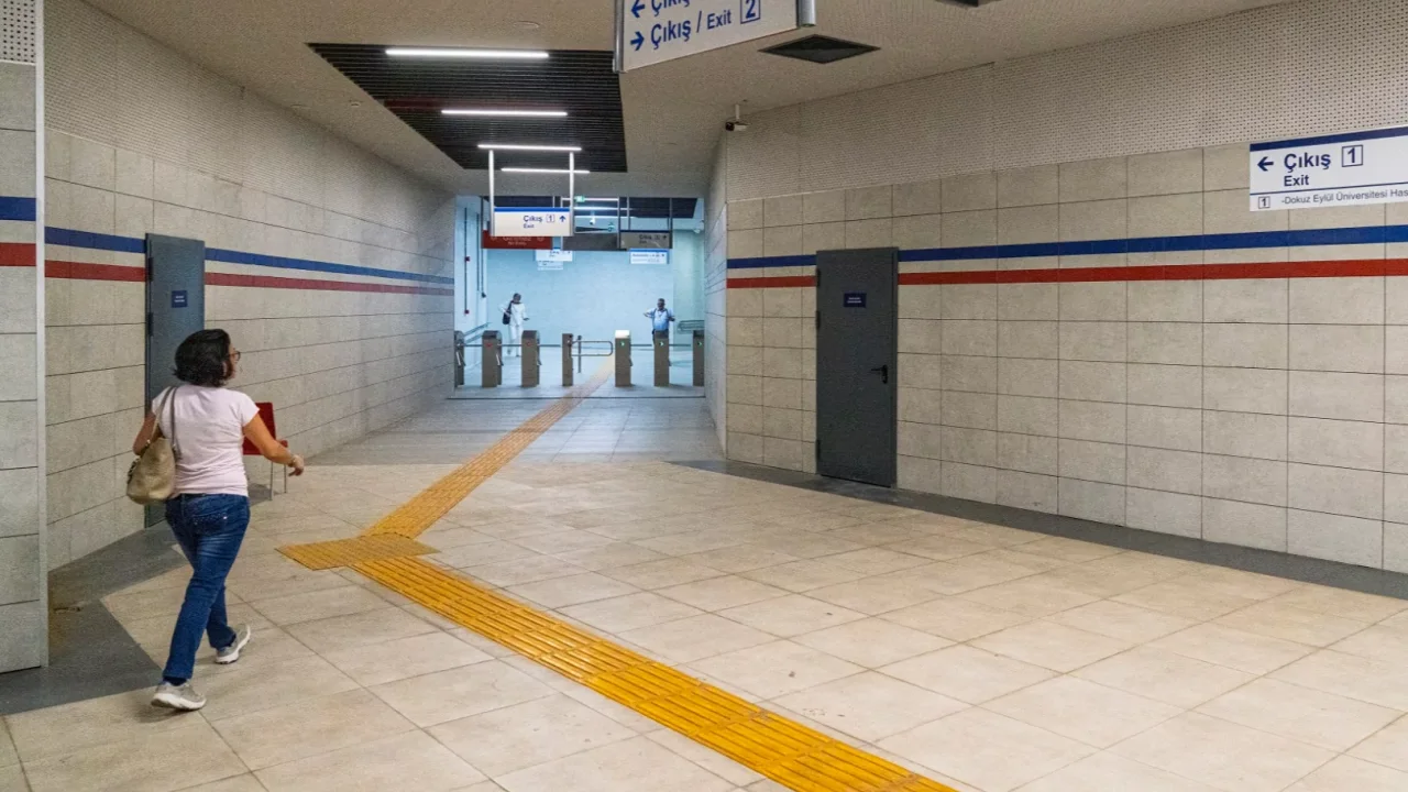 İzmir Metrosu’ndan Dokuz Eylül Hastanesi’ne kesintisiz yaya tüneli açıldı