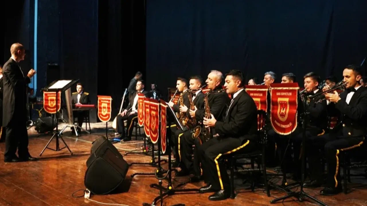 Kara Kuvvetleri Bando Komutanlığı'ndan Mardin'de müzik şöleni