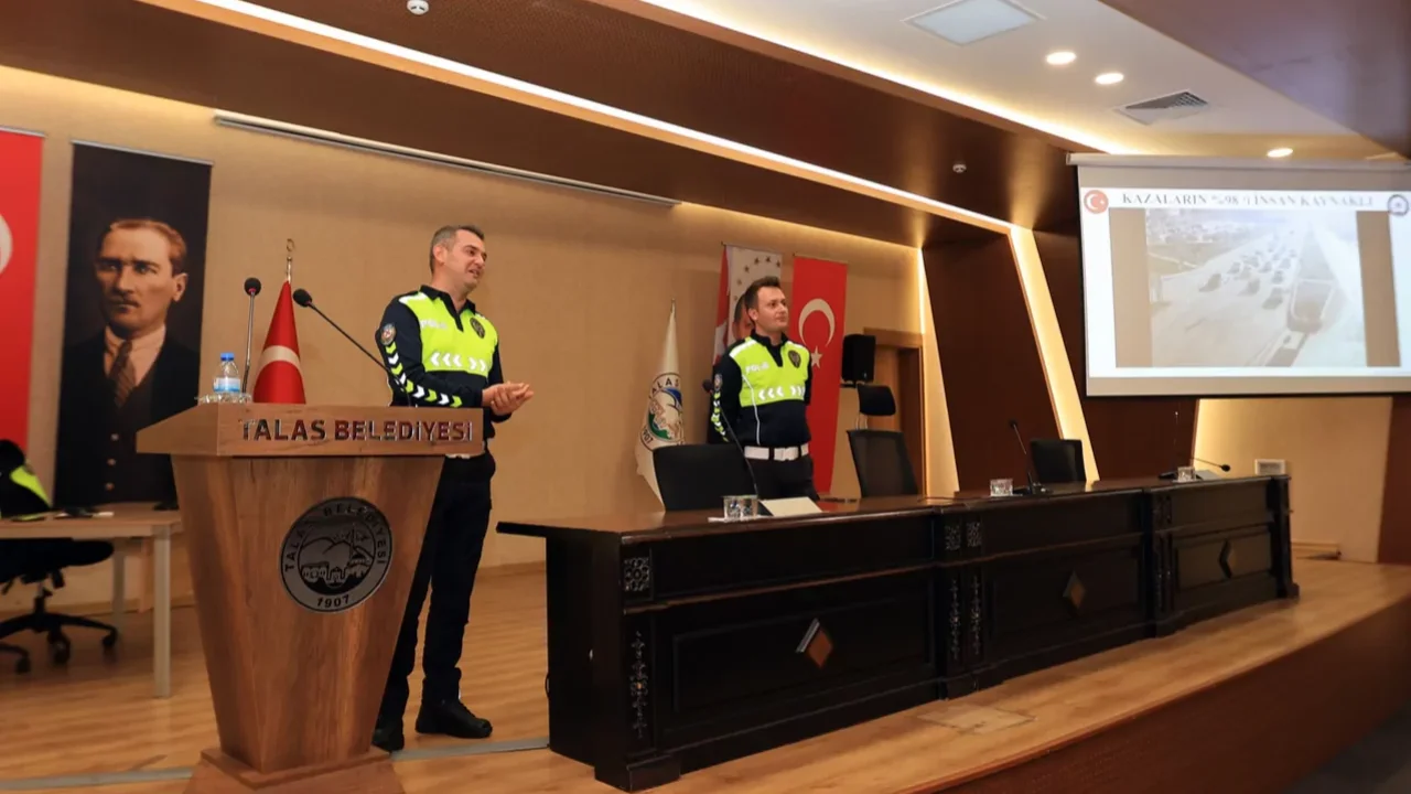 Kayseri Talas'ta emniyet kemerine simülasyonlu anlatım