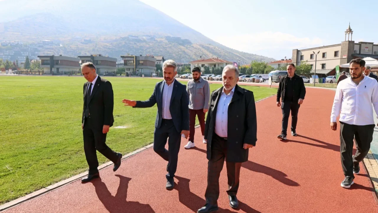 Kayseri Talas yamaç paraşütü iniş alanına tartan pist