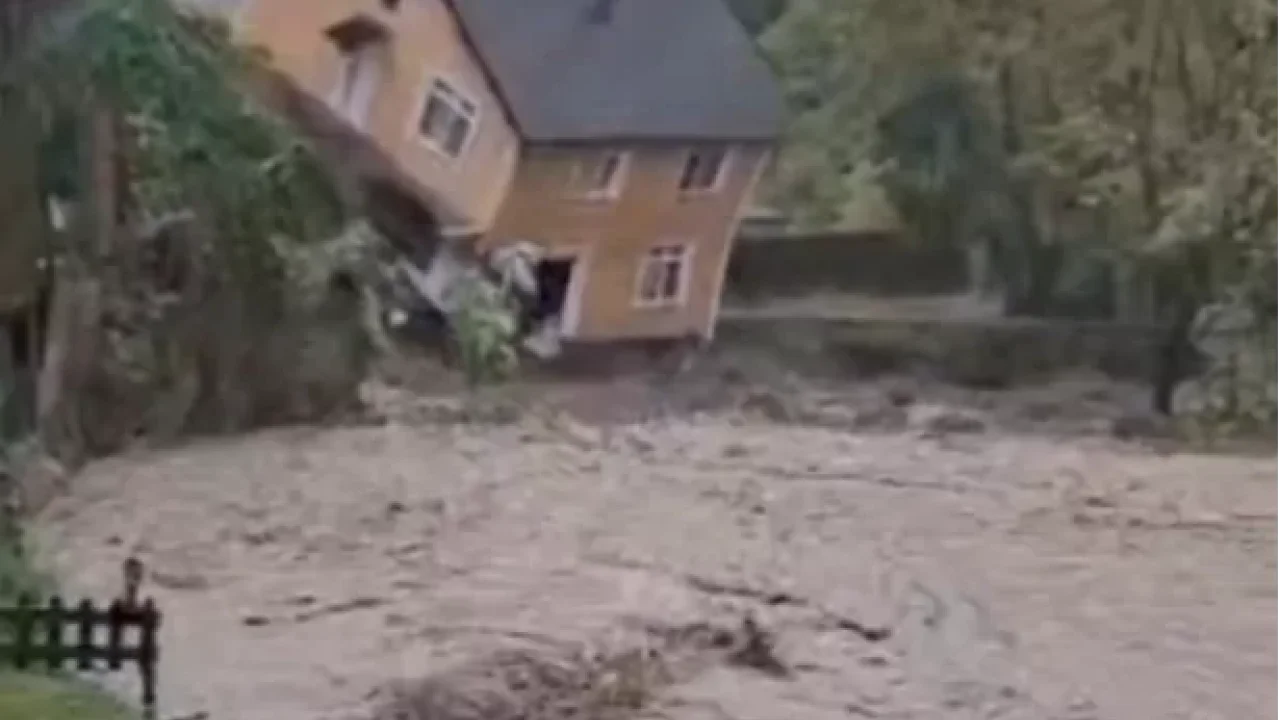 Kocaeli afet yaşıyor! Sapanca’da bir evi dere yuttu