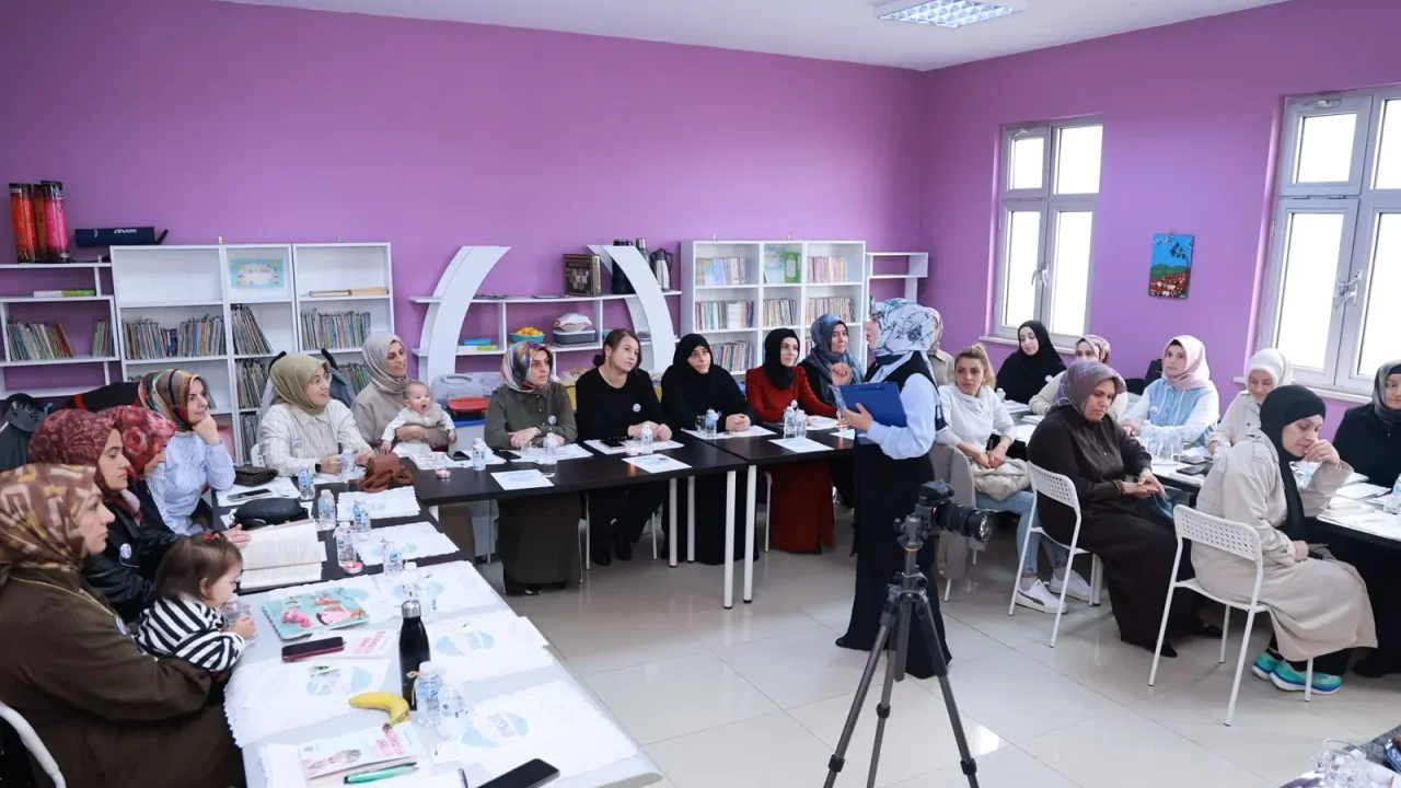 Kocaeli'de Gebze Okur Projesi'nde veli ve öğretmen buluşma