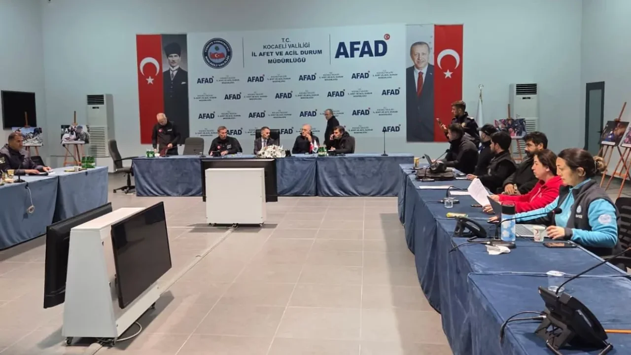 Kocaeli’de sağanak sonrası 2 bin 865 ihbar... Okullar yarın da tatil