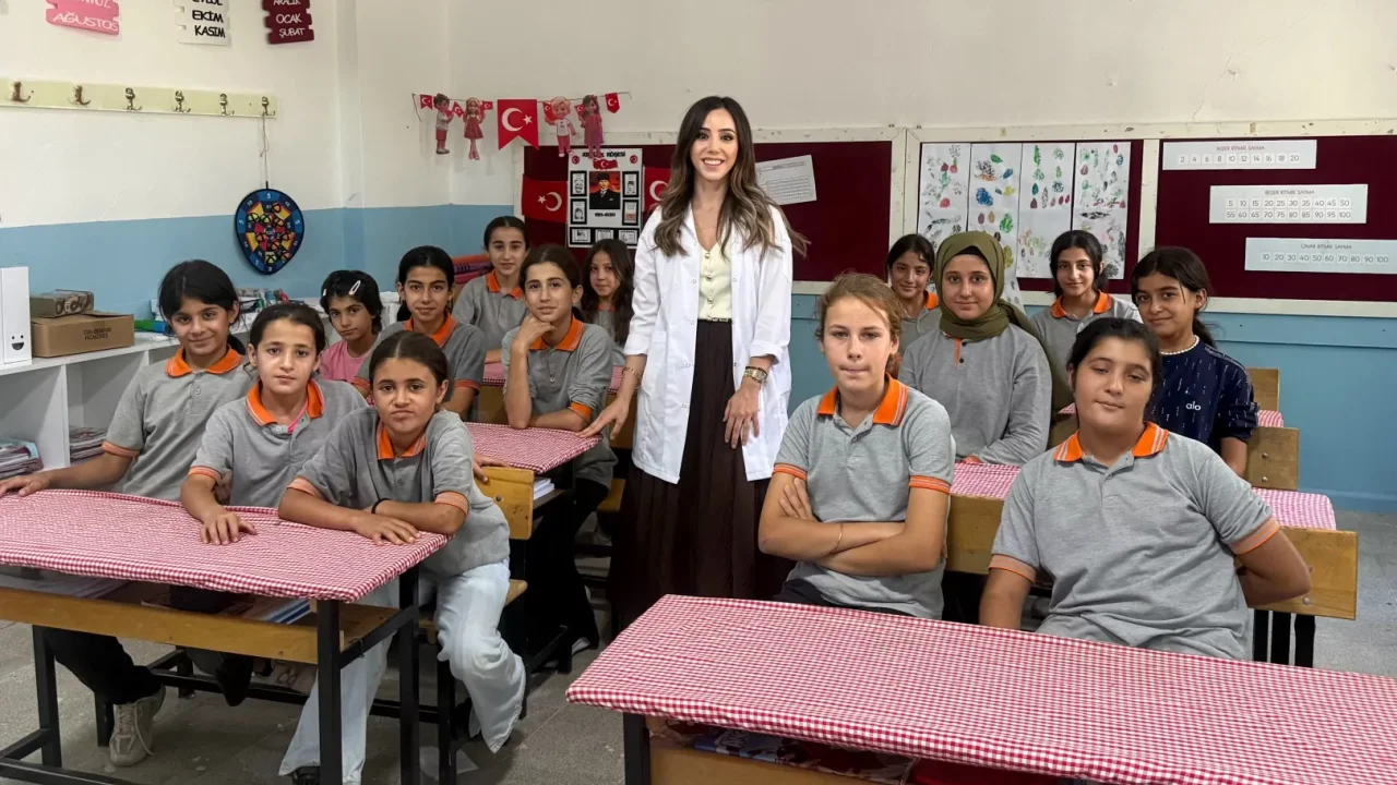 Kozluk’ta kız öğrencilere yönelik ergenlik eğitimi