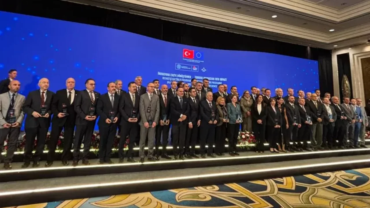 Kütahya Belediyesi’ne dijitalleşme projesi için plaket