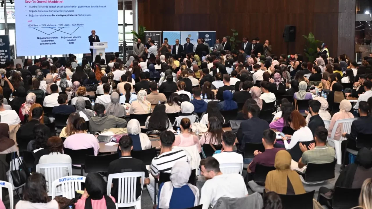 Malatya'da Başkan Er KPSS kampında gençlerle buluştu