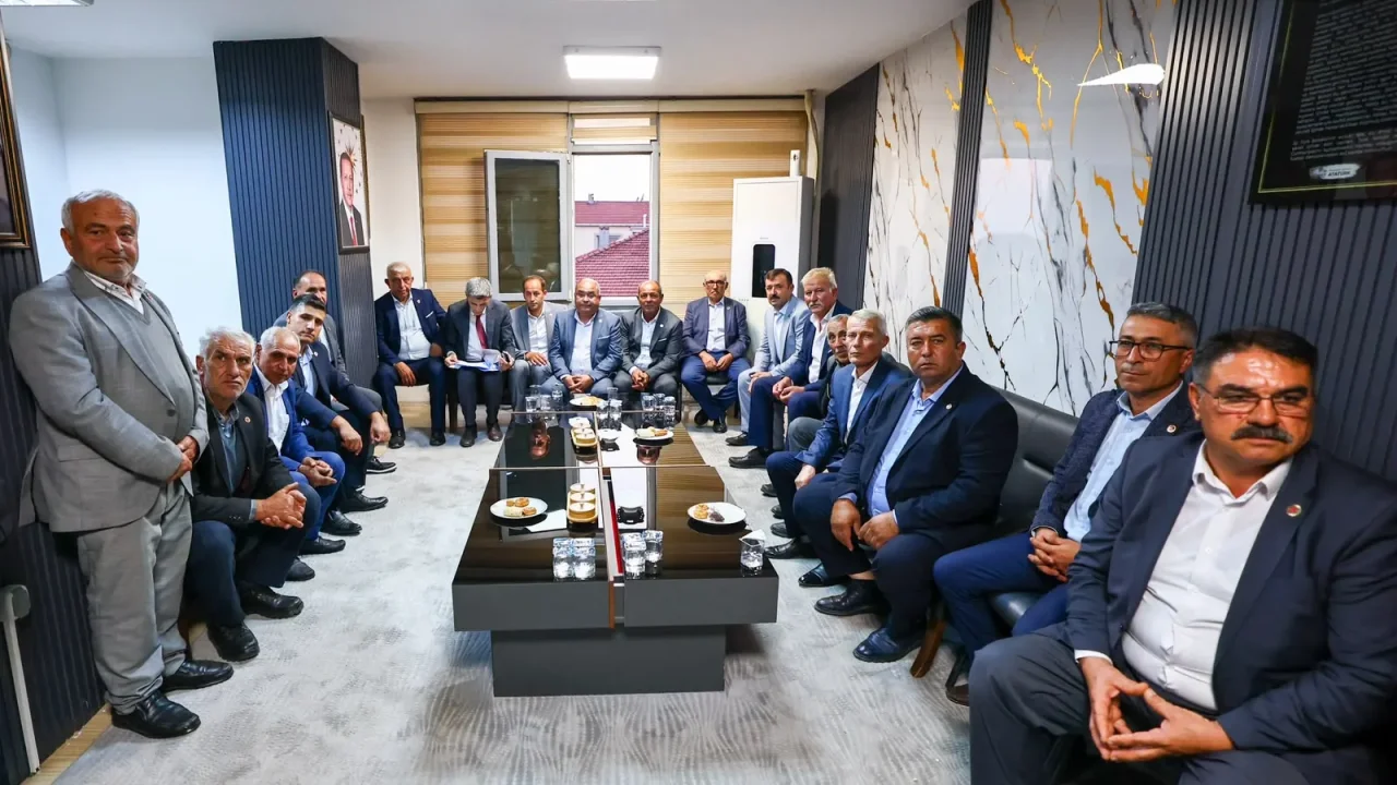 Manisa'da Başkan Dutlulu, Köprübaşılı muhtarlarla buluştu