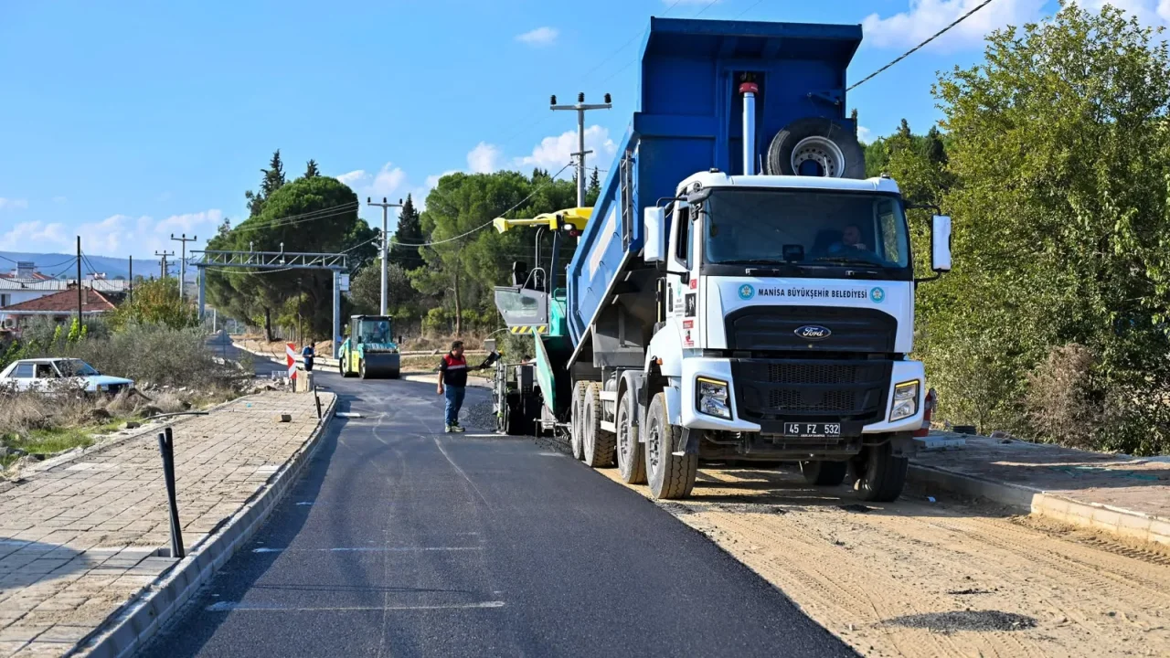 Manisa Köprübaşı’nda asfalt mesaisi sürüyor