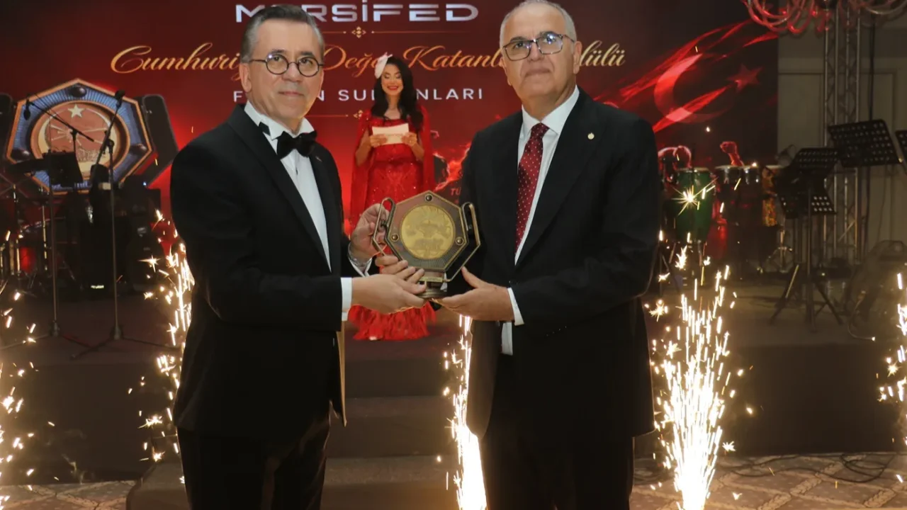MARSİFED’den filenin sultanlarına ‘Cumhuriyete Değer Katanlar’ ödülü