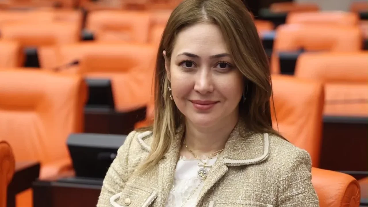 MHP’li Zuhal Karakoç trafik kazasında yaralandı! Ankara’da ameliyat edildi