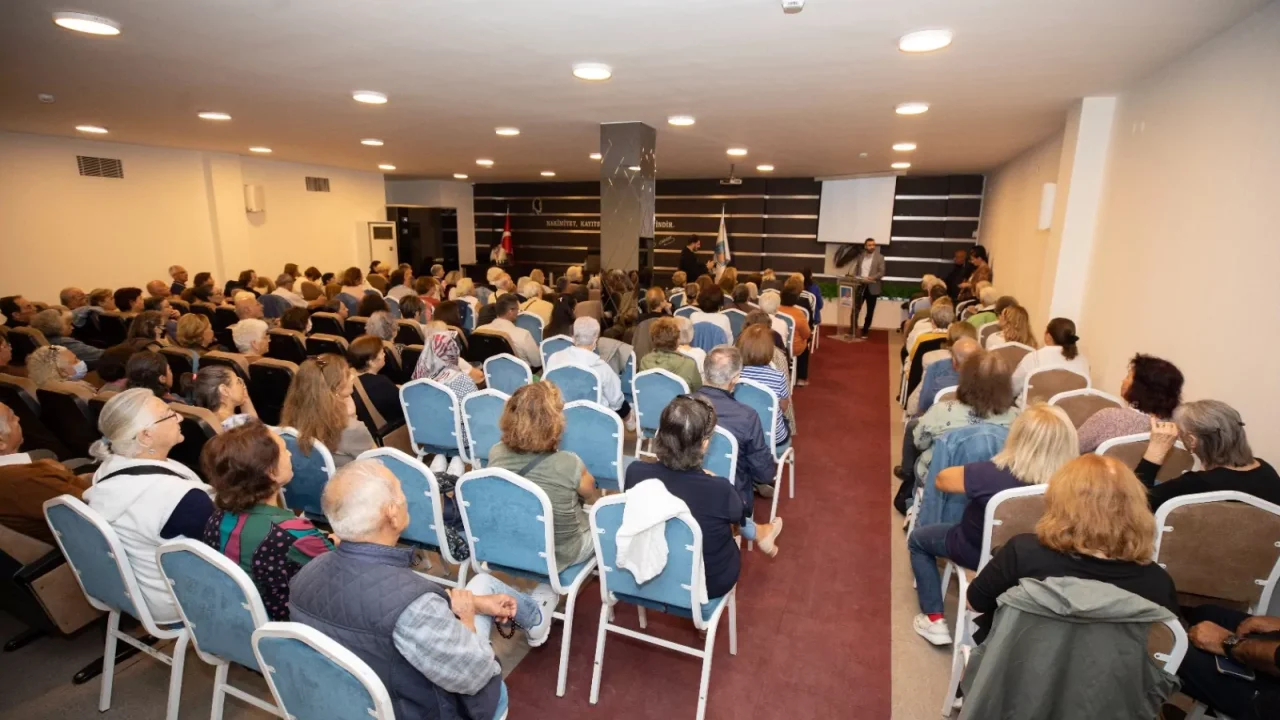 Narlıdere 3. Yaş Üniversitesi'nde de ilk ders zili
