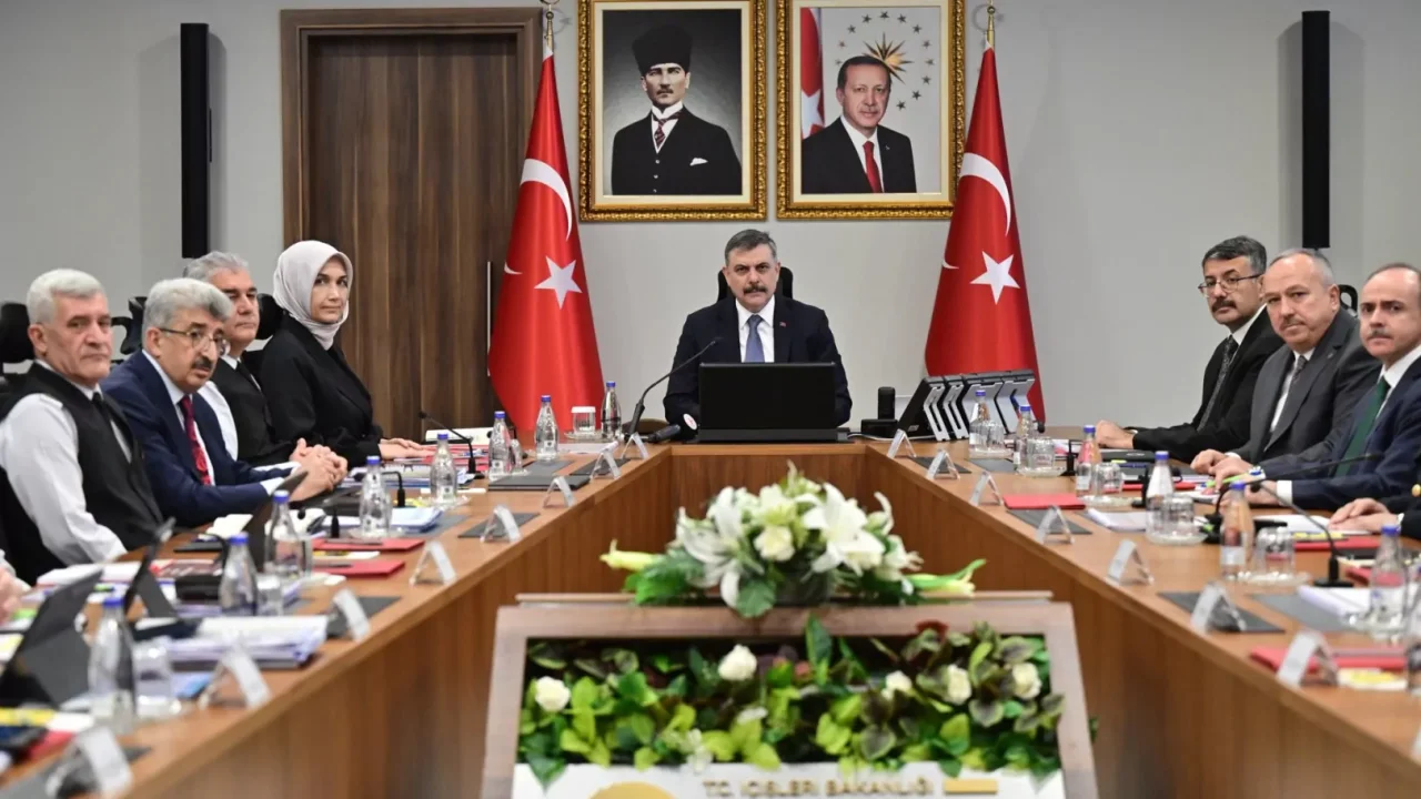 Okullarda yeni güvenlik dönemi... İçişleri'nden Polis ve Jandarma için yarım saat talimatı