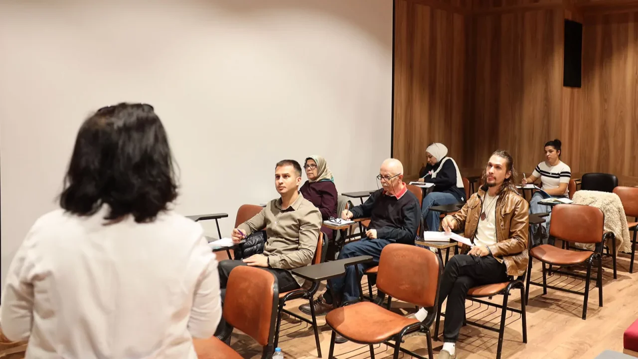 SAMEK’le 7’den 70’e herkes yeni bir dil öğreniyor