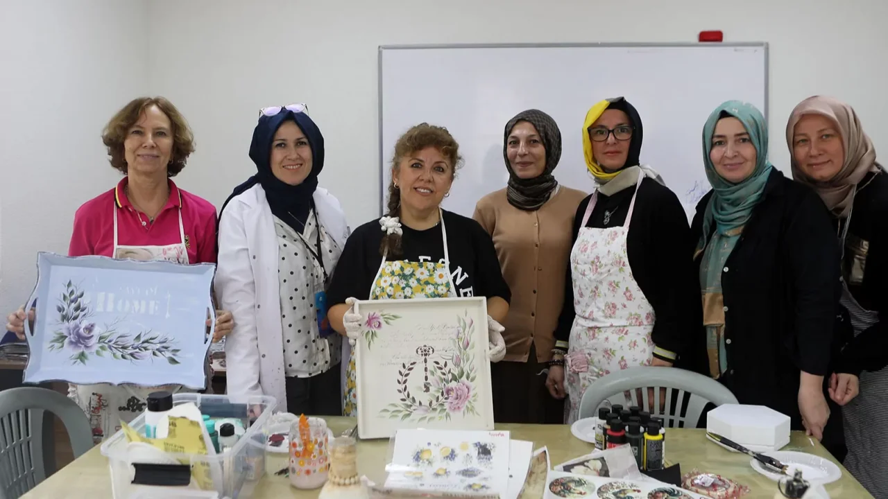 SAMEK’te eski eşyalar sanatla buluşuyor... El emekleri kazanca dönüşüyor