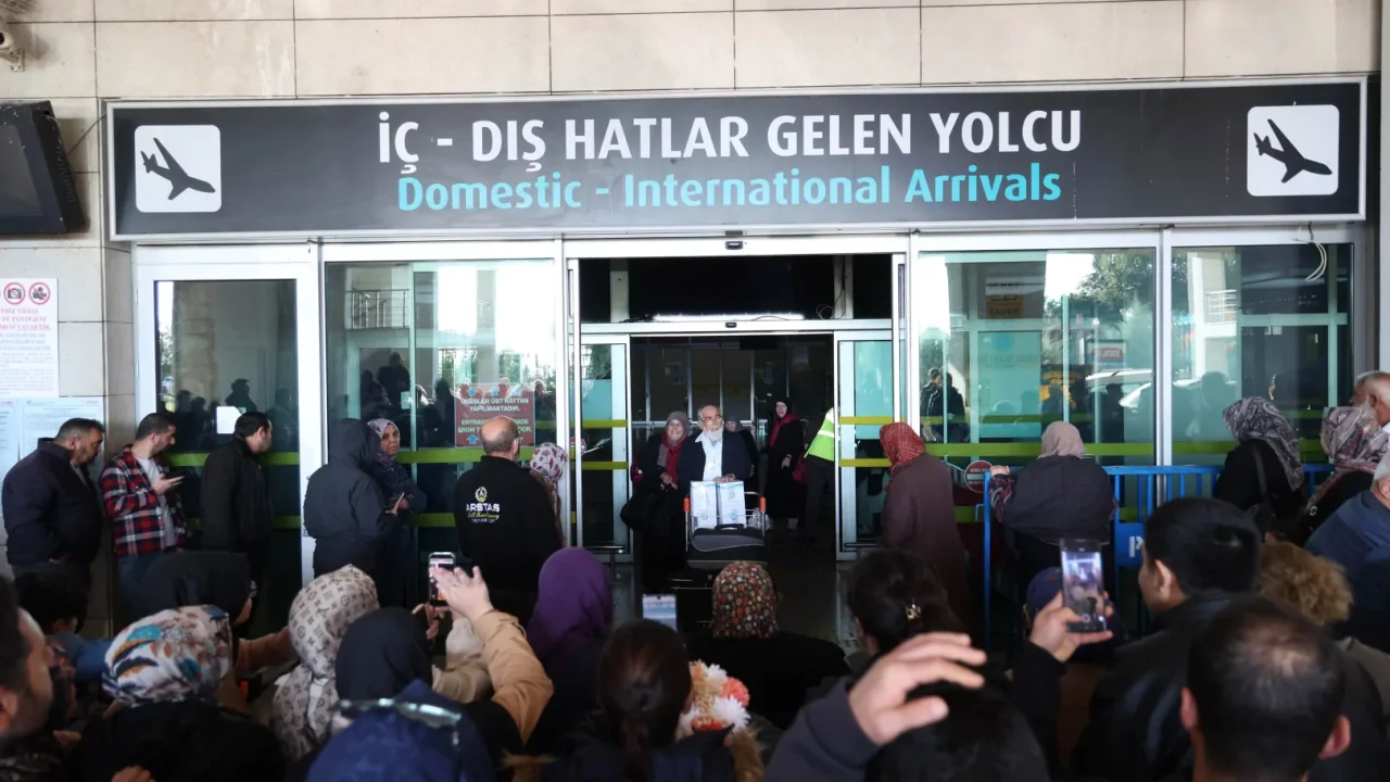 Vefa umresinde üçüncü kafile Konya'ya döndü