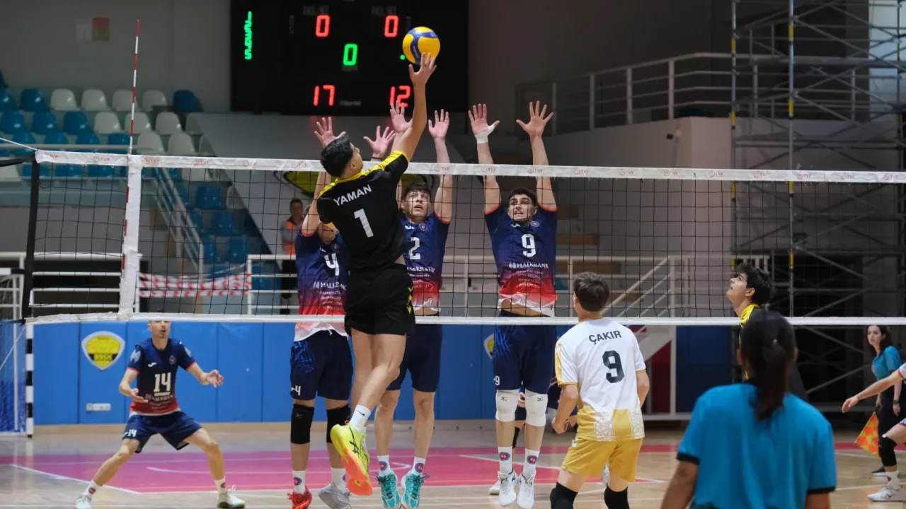 Voleybolda Konya Büyükşehir fırtınası