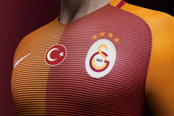 Galatasaray Mor Formasını Tanıttı