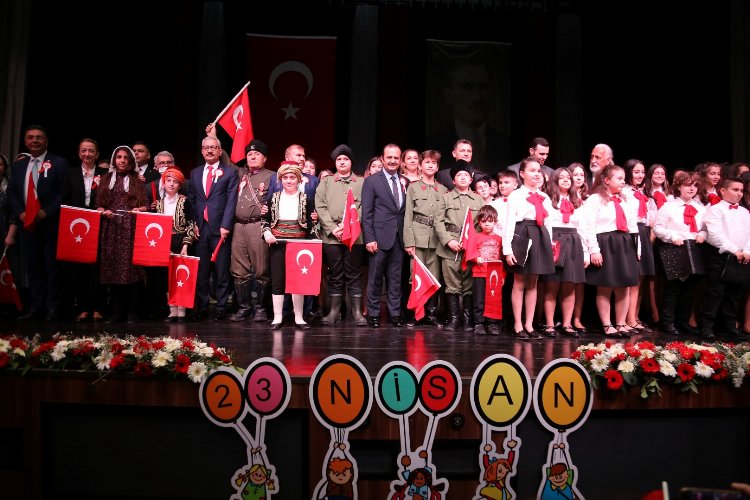 23 Nisan neşesi çocukların coşkusu ile başladı -