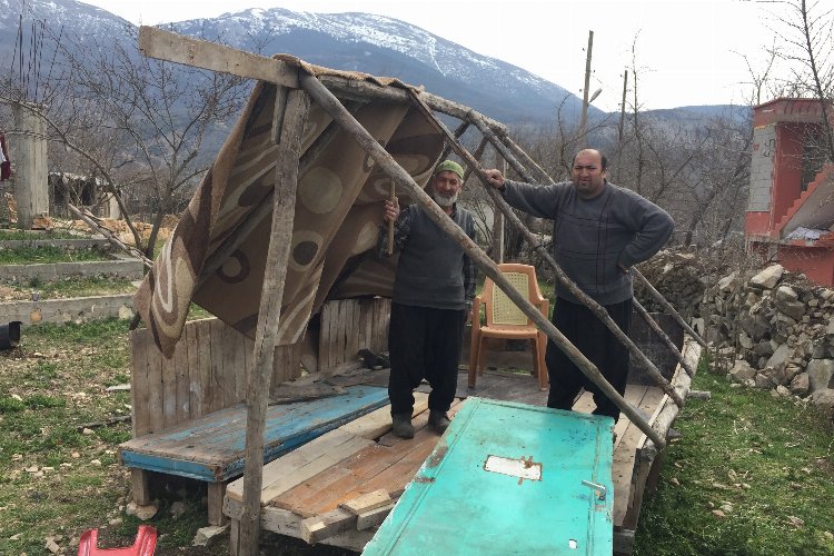 30 gündür çadır bekleyen köy! -