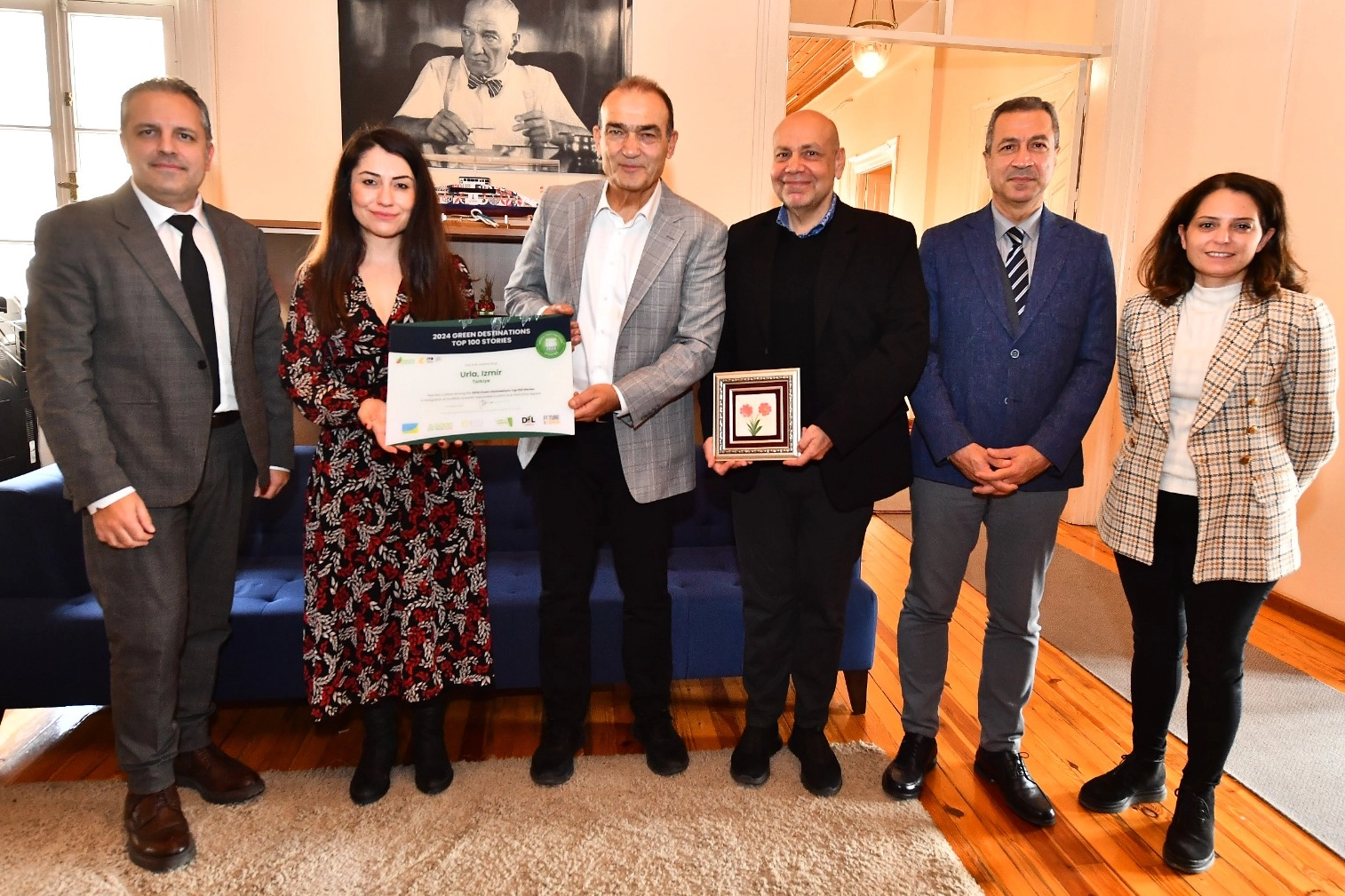 İzmir'e “En İyi 100 Hikaye Ödülü” sertifikası verildi 