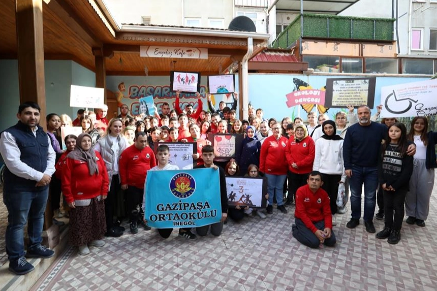Bursa İnegöl'de Engelsiz Yaşam Merkezi'ne sürpriz ziyaret 