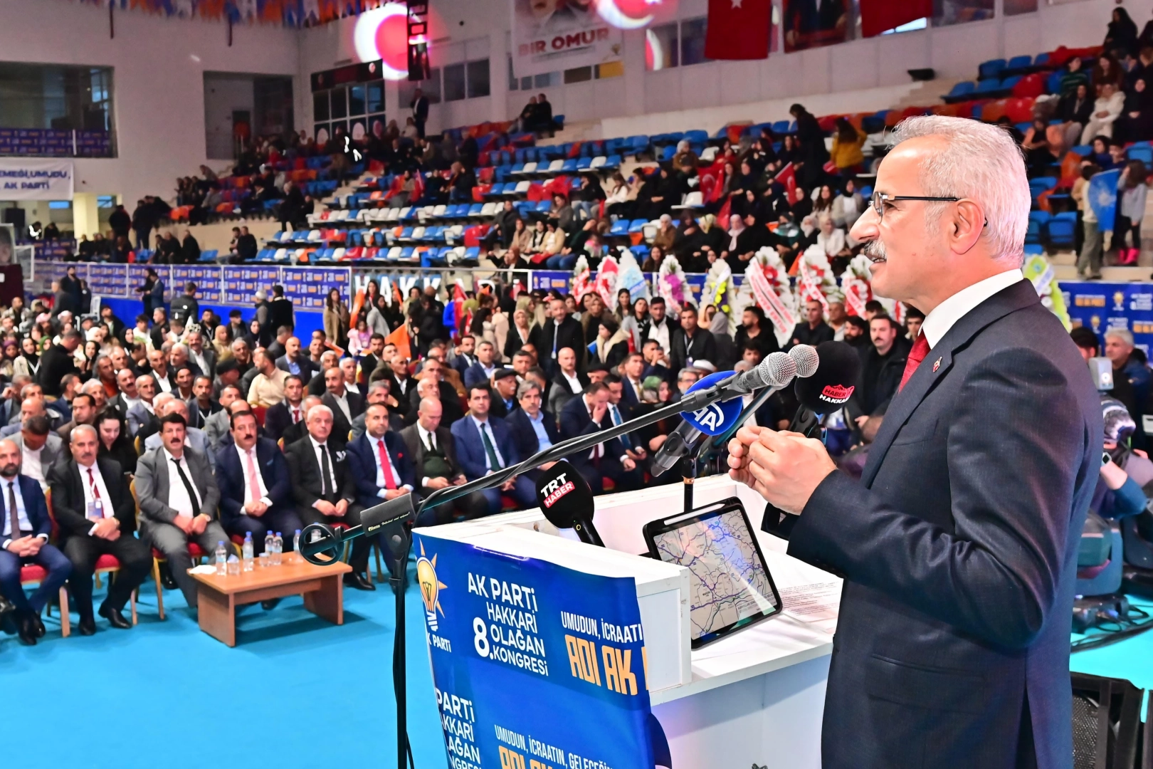 Bakan Uraloğlu: Hakkari'ye ne lazımsa yapmaya gayret ettik 