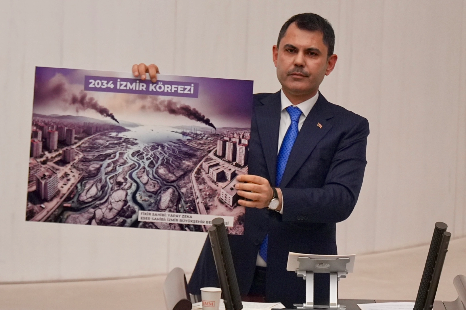 Bakan Kurum İzmir Körfezi'nin yapay zeka ile 10 yıl sonrasını gösterdi! İzmir'e yapay değil, yapan zeka gerek! 