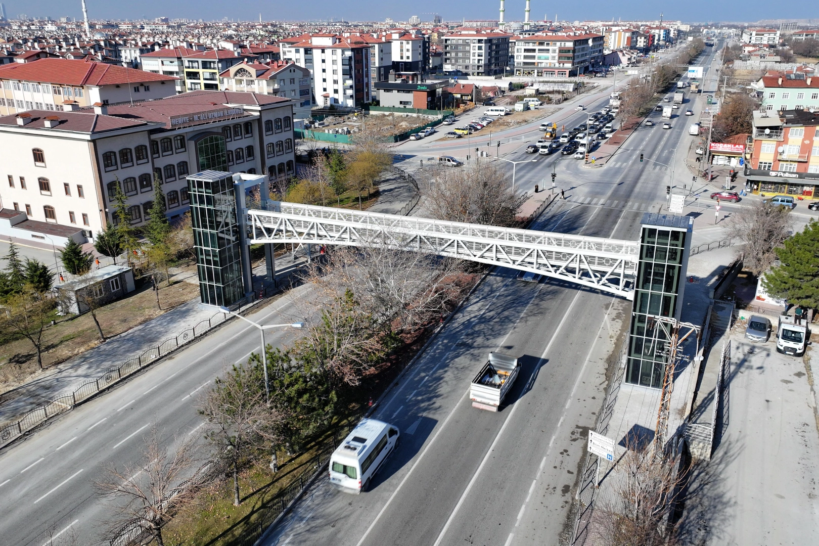 Konya’da yeniden inşa edilen Yaşar Doğu Yaya Üst Geçidi hizmete açıldı 