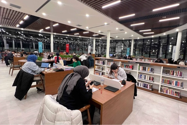 Kocaeli Millet Kütüphanesi'ne ilk günden yoğun ilgi 