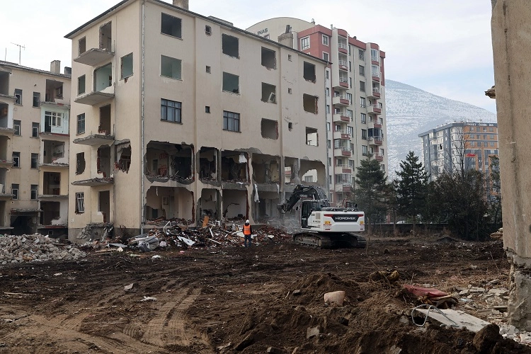 Kayseri Talas'ta yapılar sesle yıkılıyor 