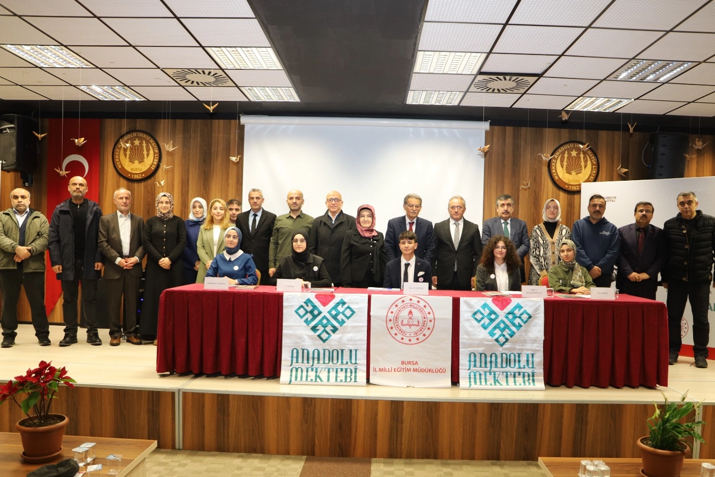 Bursa'da 'Bozkırın Bilgesi Cengiz Aytmatov' konulu panel düzenlendi 