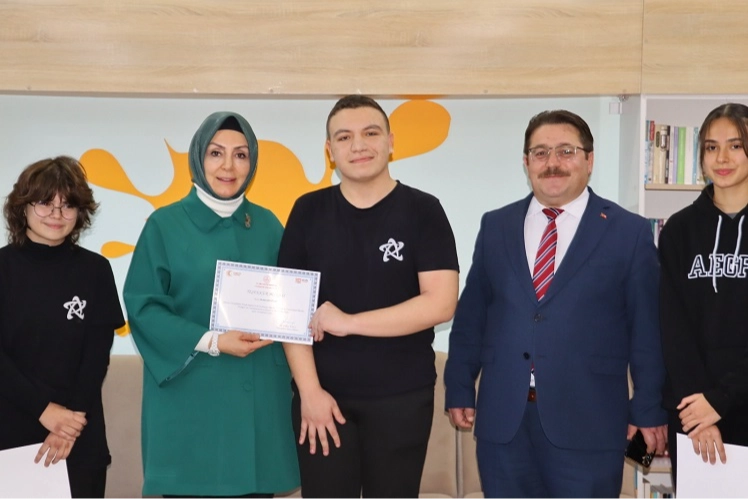 Türkiye Yüzyılı Maarif Modeli Sözlüğü'ne ödül 