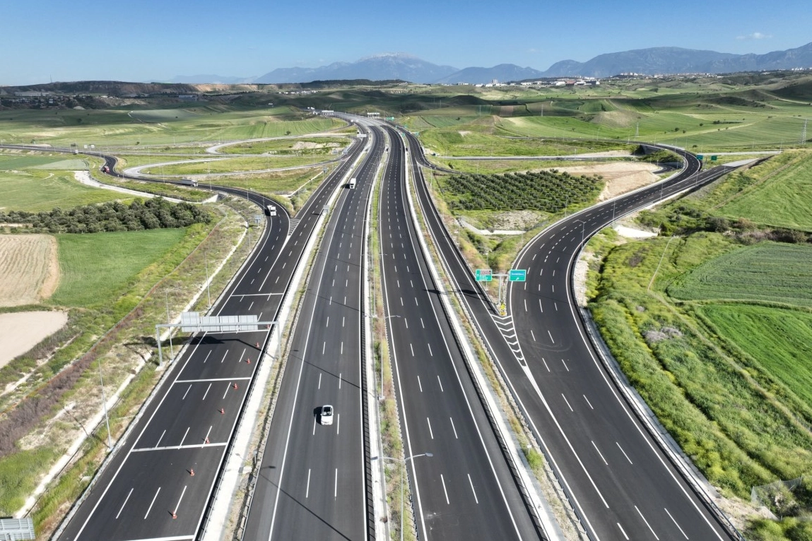 6 şeritli Aydın-Denizli Otoyolu yarın açılıyor... 163 km'lik yol 55 dakikada geçilecek 