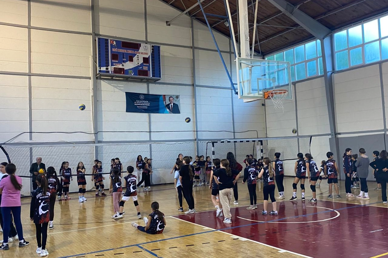 Çocuklar kışı sporla geçiriyor 