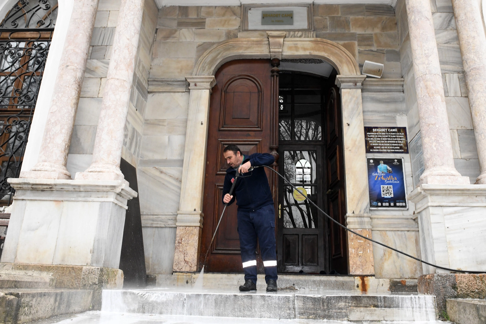 Bursa Osmangazi’deki camilerde Ramazan temizliği 