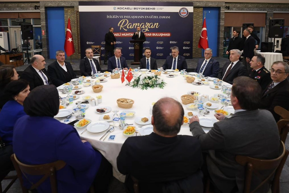 Kocaeli protokolünden muhtarlarla iftar yaptı 