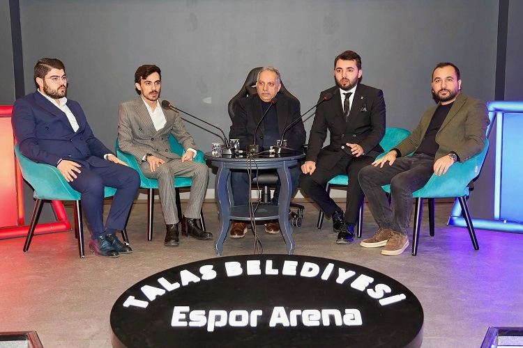 Mustafa Yalçın gençlerle E-spor'da buluştu 