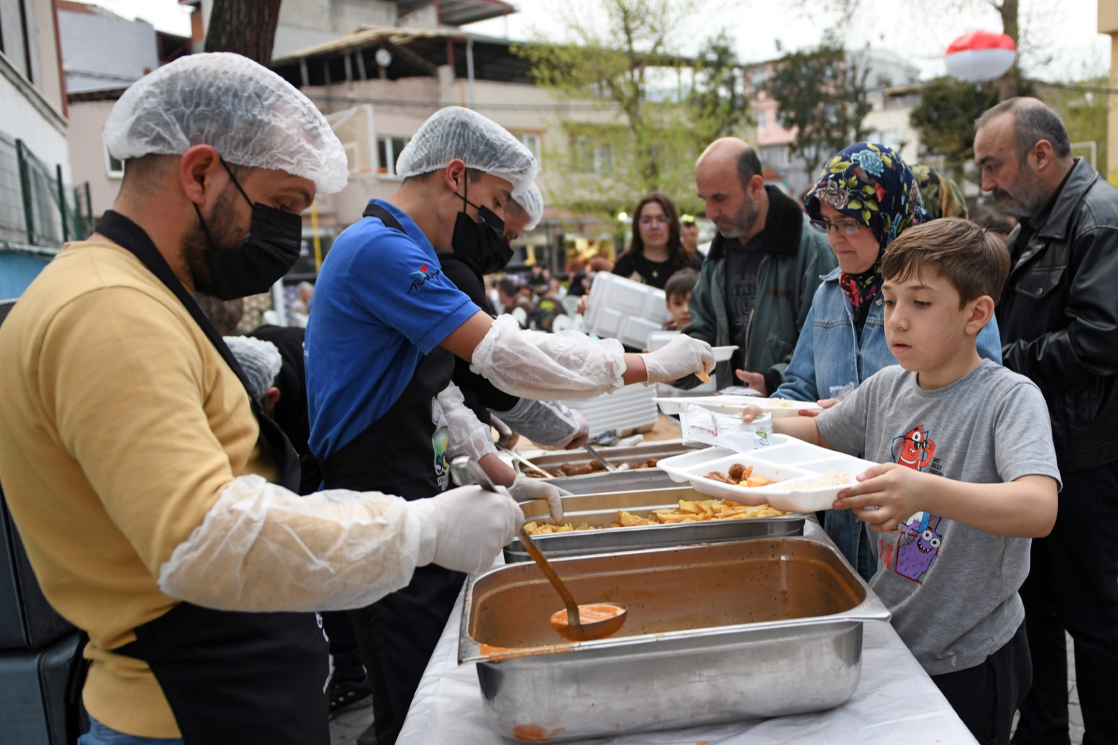 Bursa Yeşilova Mahallesi’nde 1000 kişilik iftar sofrası 