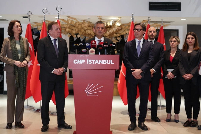 Özgür Özel: “Sütte leke var bizim başkanlarımızda yok” 